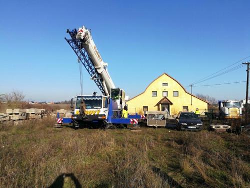 Odstranění železného znaku města - roštu z kruhového objezdu, 17. 11. 2018